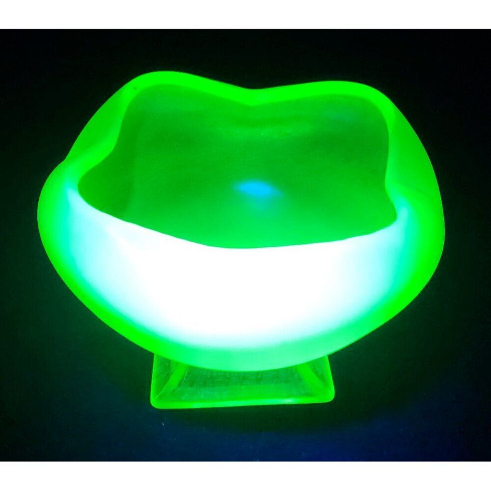 Northwood Uranium Glow Vaseline Stretch Glass Cupped Pinched Tree of Life Bowl - Picture 1 of 8